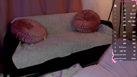 Snapshot of lollypetitte_ chatting on October 12, 2:03 am Lolly online show from October 12, 2:03 am