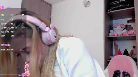 Snapshot of lollypetitte_ chatting on January 31, 2:58 am Lolly online show from January 31, 2:58 am