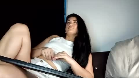 estehfania online show from July 3, 11:33 pm