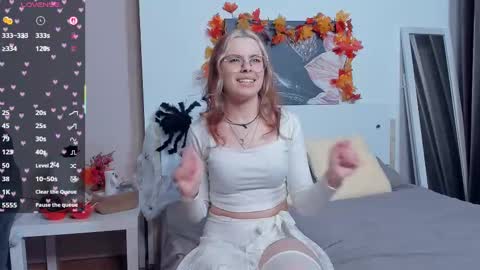 Snapshot of lonagass chatting on October 14, 7:05 pm Lona online show from October 14, 7:05 pm