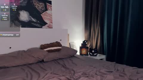 Snapshot of lonagass chatting on October 10, 8:03 pm Lona online show from October 10, 8:03 pm