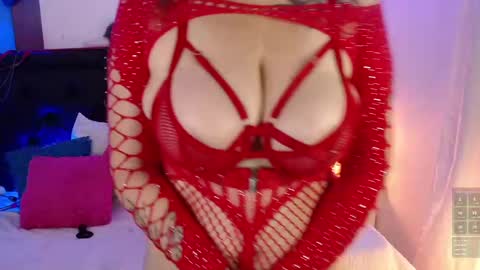 Snapshot of lonely_shewolf chatting on February 14, 8:15 pm Jennifer online show from February 14, 8:15 pm
