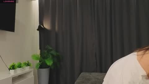 FloraIm new hereStreams 5 - 11 AM GMT 3 online show from December 5, 4:19 pm