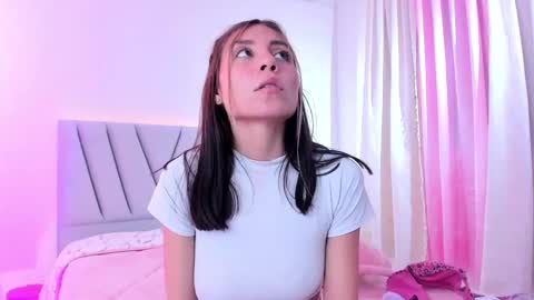 Snapshot of loolii_pink chatting on September 18, 3:43 pm Loly online show from September 18, 3:43 pm