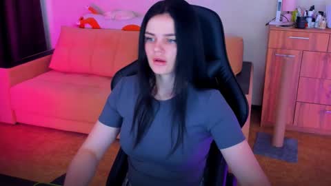 Lora Cain online show from March 11, 1:12 pm