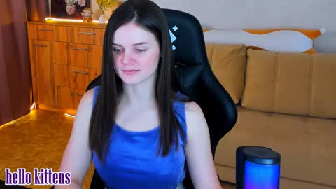 Lora Cain online show from December 12, 12:55 pm