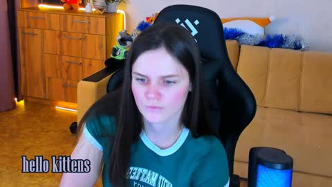 Lora Cain online show from December 14, 4:08 pm