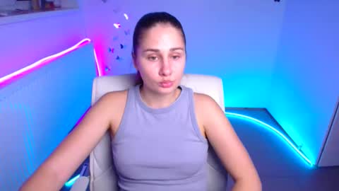 Snapshot of lora_kisses chatting on October 14, 5:43 am Lora online show from October 14, 5:43 am