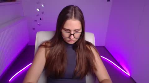 Snapshot of lora_kisses chatting on September 12, 5:30 am Lora online show from September 12, 5:30 am