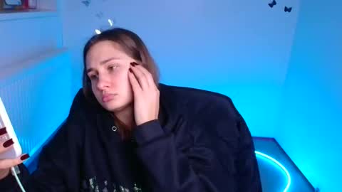 Snapshot of lora_kisses chatting on October 10, 11:37 am Lora online show from October 10, 11:37 am