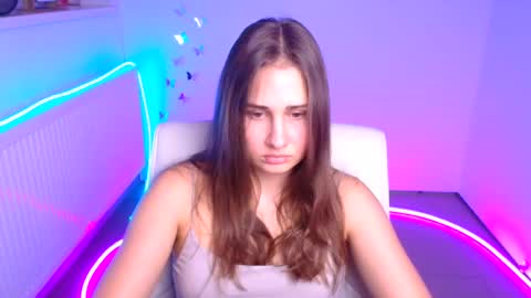 Snapshot of lora_kisses chatting on October 15, 6:05 am Lora online show from October 15, 6:05 am