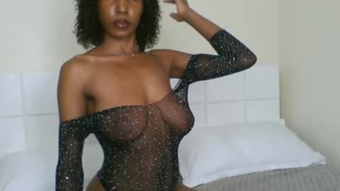 Snapshot of loraforreal chatting on February 19, 4:44 am Blackcat online show from February 19, 4:44 am
