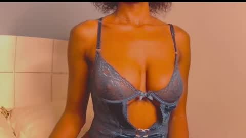 Snapshot of loraforreal chatting on October 1, 6:51 am Blackcat online show from October 1, 6:51 am