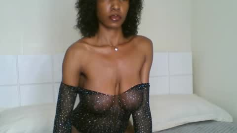 Snapshot of loraforreal chatting on January 3, 4:00 am Blackcat online show from January 3, 4:00 am