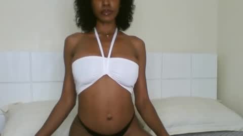 Snapshot of loraforreal chatting on January 4, 4:01 am Blackcat online show from January 4, 4:01 am