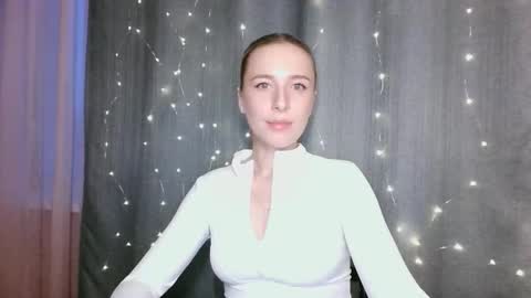 loravine online show from March 25, 3:15 pm