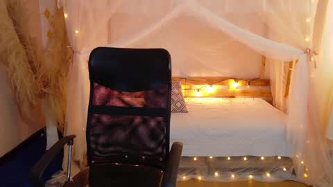 loreanisscute online show from May 24, 9:47 pm