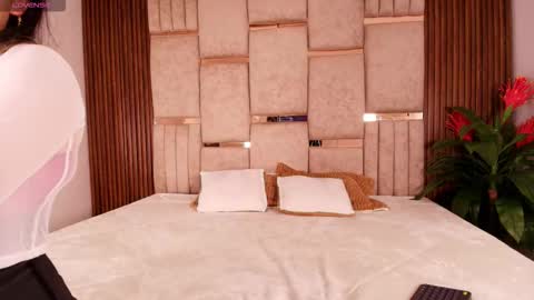 Snapshot of lorein_dim chatting on October 16, 9:17 pm Lorein online show from October 16, 9:17 pm