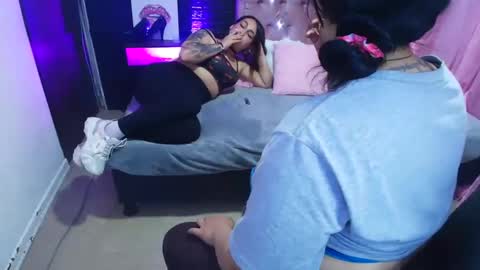 Snapshot of loren_44tits chatting on September 29, 9:53 pm Loren online show from September 29, 9:53 pm