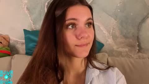 Chloe for Fan BlackHole online show from July 23, 5:10 pm
