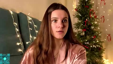 Chloe for Fan BlackHole online show from January 12, 5:40 pm