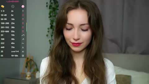 Snapshot of loriamarzinske chatting on October 6, 9:41 pm Naomi online show from October 6, 9:41 pm