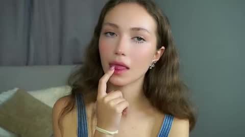 Snapshot of loriamarzinske chatting on September 14, 9:56 pm Naomi online show from September 14, 9:56 pm