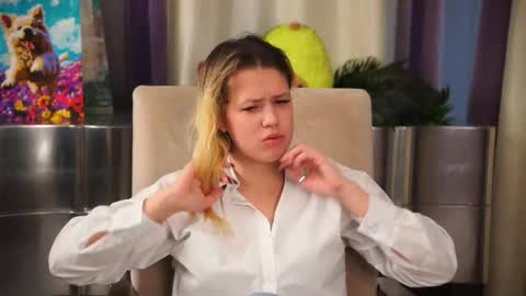 Hello guys Im Maya and this my first month here online show from December 21, 11:25 am