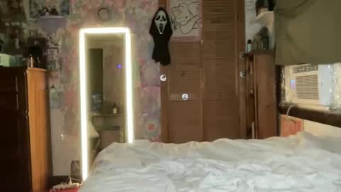 Snapshot of lorikane chatting on October 3, 4:06 am Lorelai Kane online show from October 3, 4:06 am