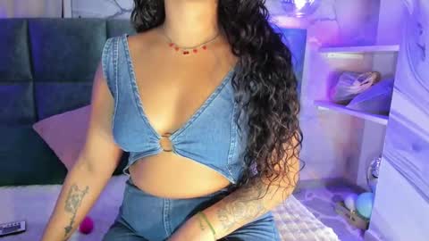 Snapshot of lotti_carter chatting on October 3, 11:48 am Lotti online show from October 3, 11:48 am
