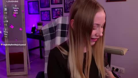 Emilia online show from October 24, 2:13 pm