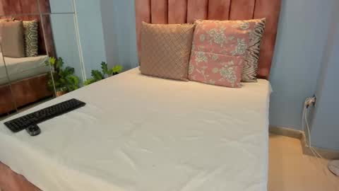  Lou Rosse  online show from November 25, 8:20 pm