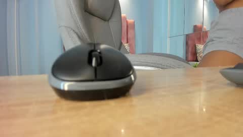  Lou Rosse  online show from November 13, 8:30 pm