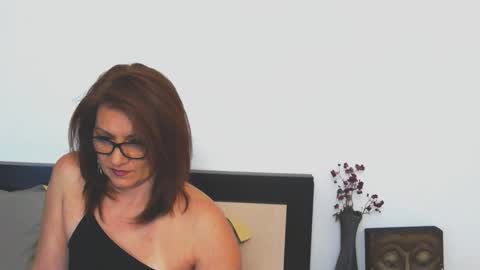 louisebella online show from February 28, 2:44 am