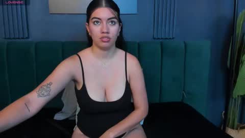 Louren Fox online show from December 4, 6:19 pm