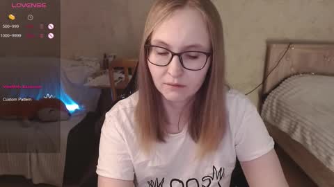Snapshot of love_agatha chatting on October 5, 5:23 am Agatha online show from October 5, 5:23 am