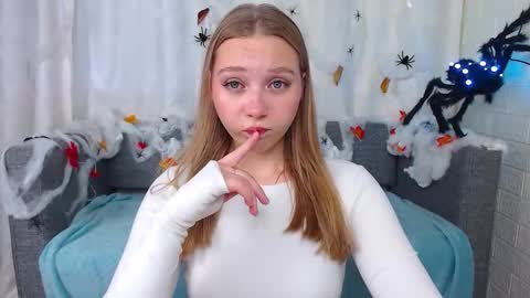 love bella  online show from October 13, 1:30 am