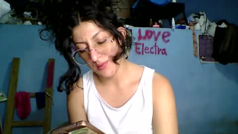 Snapshot of love_electra chatting on October 1, 11:53 pm love_electra online show from October 1, 11:53 pm