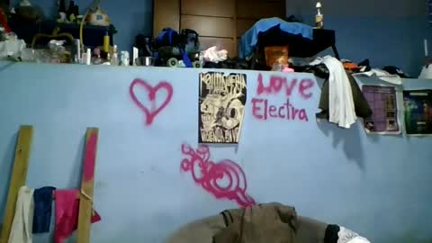 Snapshot of love_electra chatting on October 10, 1:32 am love_electra online show from October 10, 1:32 am