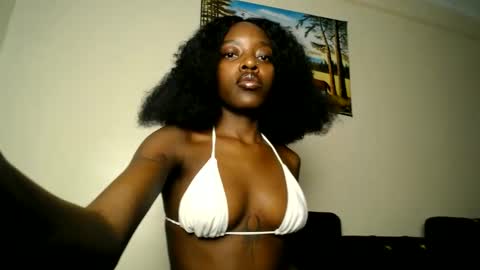 Snapshot of love_miah chatting on September 25, 1:59 am Miah online show from September 25, 1:59 am
