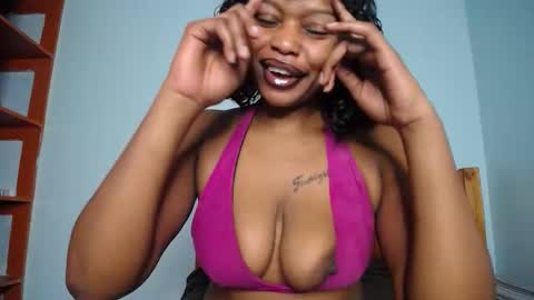 Snapshot of love_niah chatting on September 29, 10:20 am Niah online show from September 29, 10:20 am