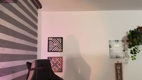 Sharol Leon online show from December 6, 11:35 pm