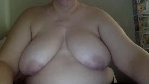 lovebug42088 online show from February 13, 8:32 pm