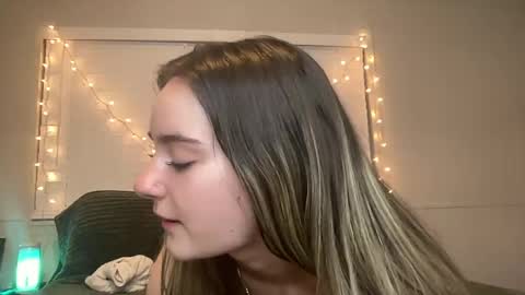 Olivia Rose online show from June 13, 3:37 am