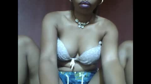 loveinlife750427 online show from March 12, 4:51 am