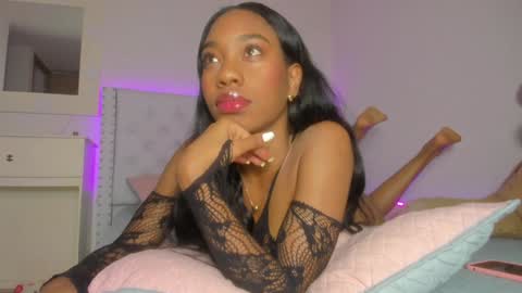 Snapshot of loveit_hermione chatting on January 5, 4:25 am Val online show from January 5, 4:25 am