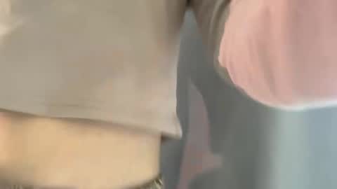 Ella online show from October 24, 7:04 am