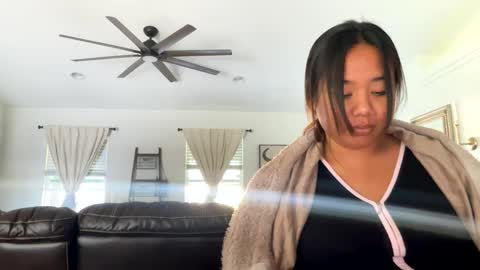 Snapshot of lovellly_ chatting on December 12, 8:43 pm Love online show from December 12, 8:43 pm