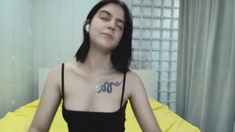 lovely__audrey online show from June 21, 8:40 am
