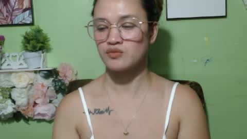 hearty2 Hey guys  Im Jess  online show from January 6, 2:21 pm